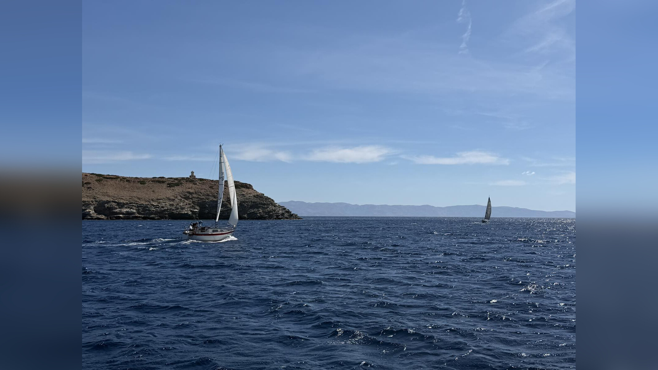 Ιστιοπλοϊκό σκάφος ανοικτής θαλάσσης κοντά στις ακτές της Λαυρεωτικής